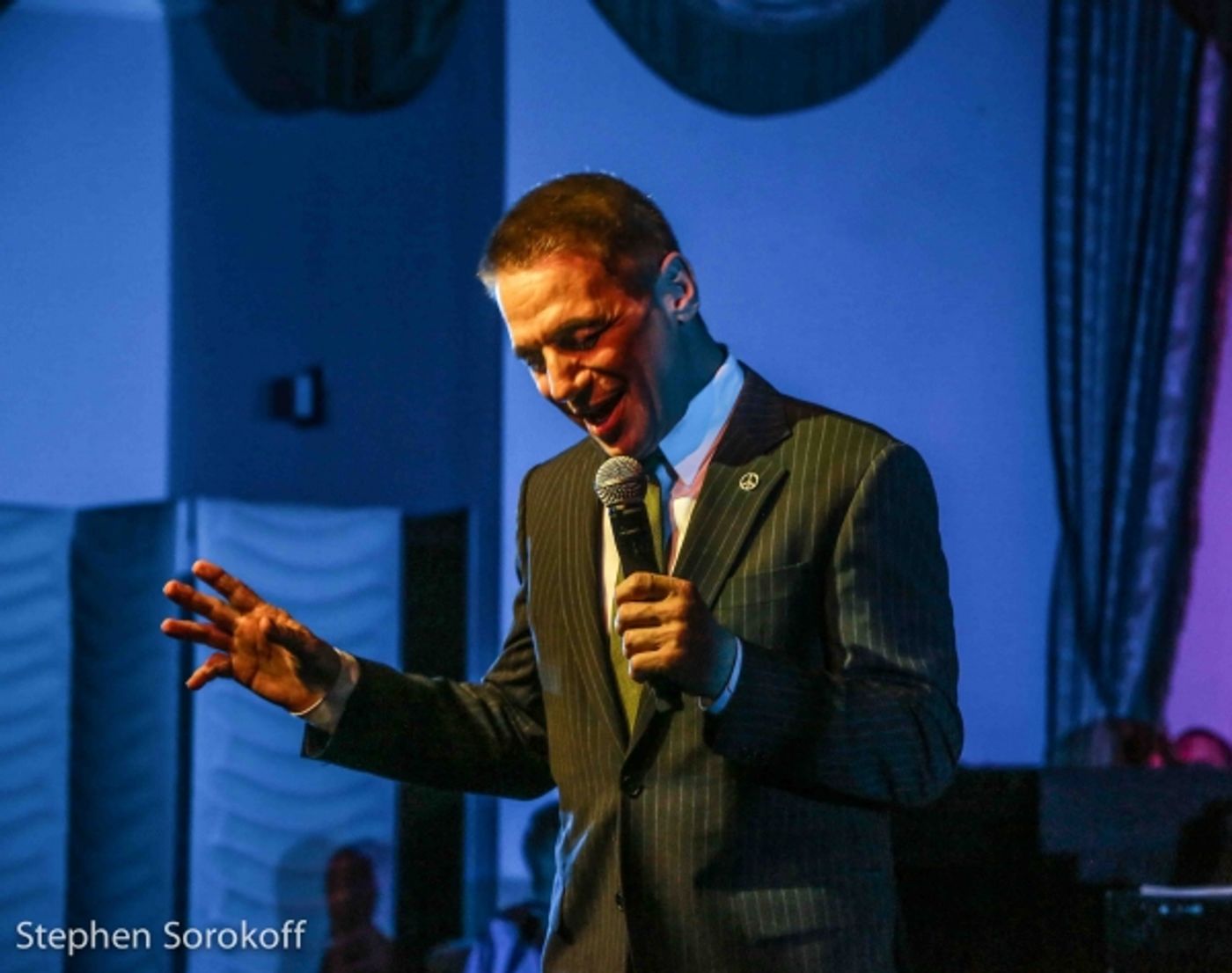 Photo Coverage: Dionne Warwick, Wayne Newton, Steve Tyrell, Robert Davi Perform at Friars Sinatra Celebration  Image