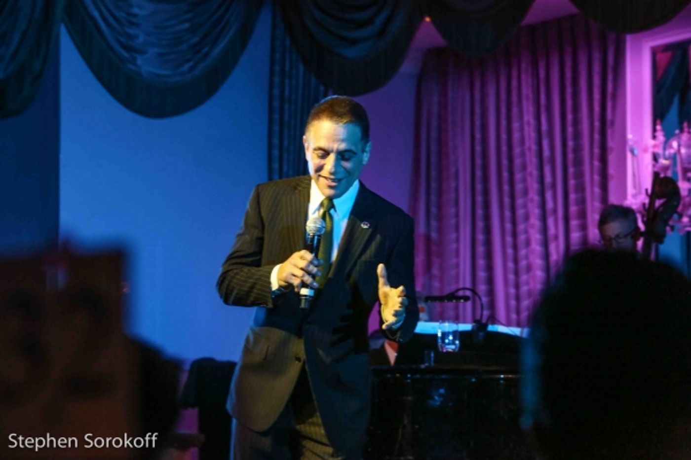 Photo Coverage: Dionne Warwick, Wayne Newton, Steve Tyrell, Robert Davi Perform at Friars Sinatra Celebration  Image