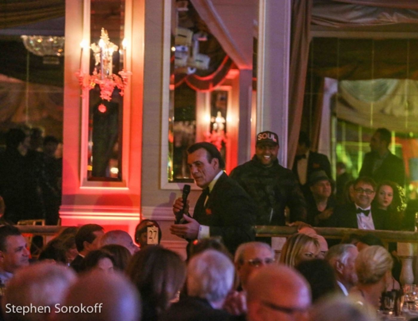 Photo Coverage: Dionne Warwick, Wayne Newton, Steve Tyrell, Robert Davi Perform at Friars Sinatra Celebration  Image