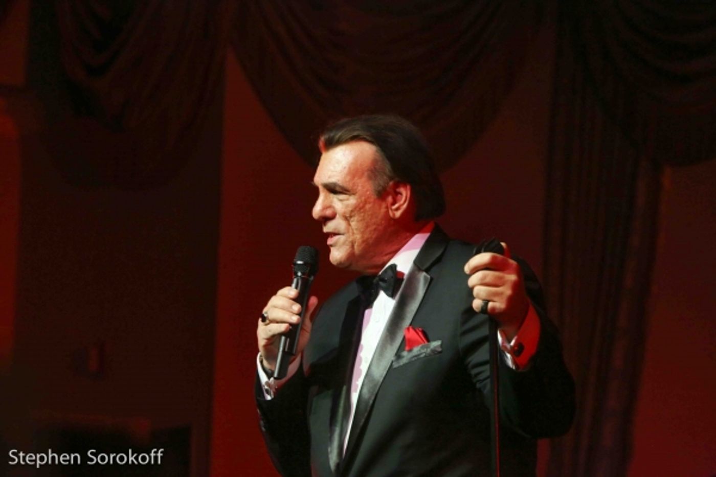 Photo Coverage: Dionne Warwick, Wayne Newton, Steve Tyrell, Robert Davi Perform at Friars Sinatra Celebration  Image