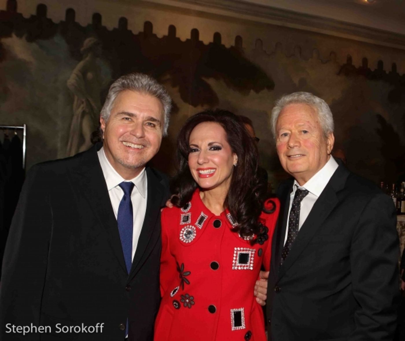 Photo Coverage: Dionne Warwick, Wayne Newton, Steve Tyrell, Robert Davi Perform at Friars Sinatra Celebration  Image