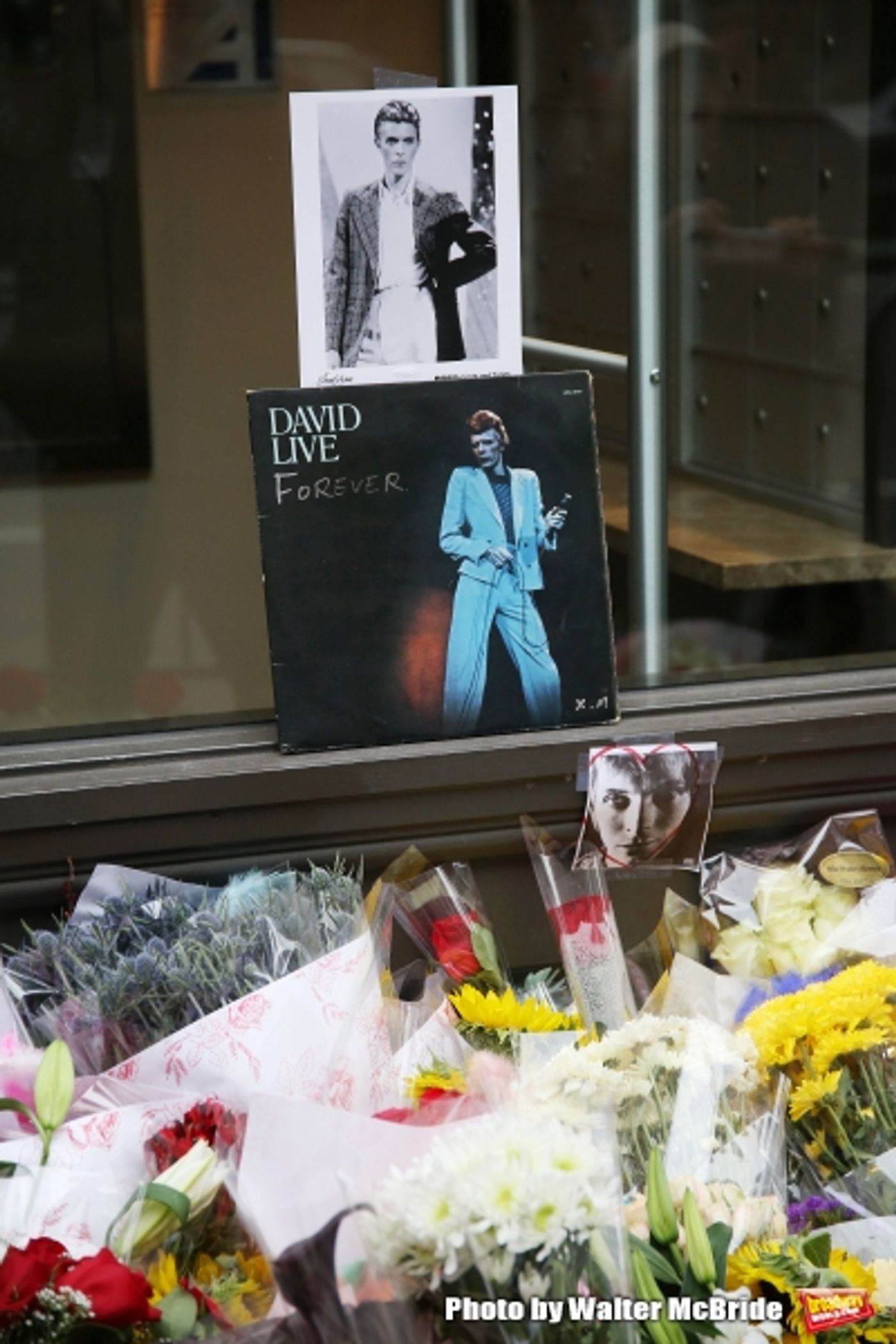 Photo Coverage: Fans Tribute David Bowie Outside of LAZARUS Photo Coverage: Fans Tribute David Bowie Outside of LAZARUS Image