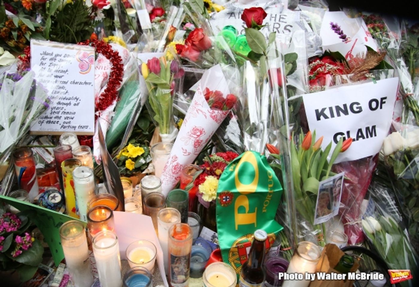 Photo Coverage: Fans Tribute David Bowie Outside of LAZARUS Photo Coverage: Fans Tribute David Bowie Outside of LAZARUS Image