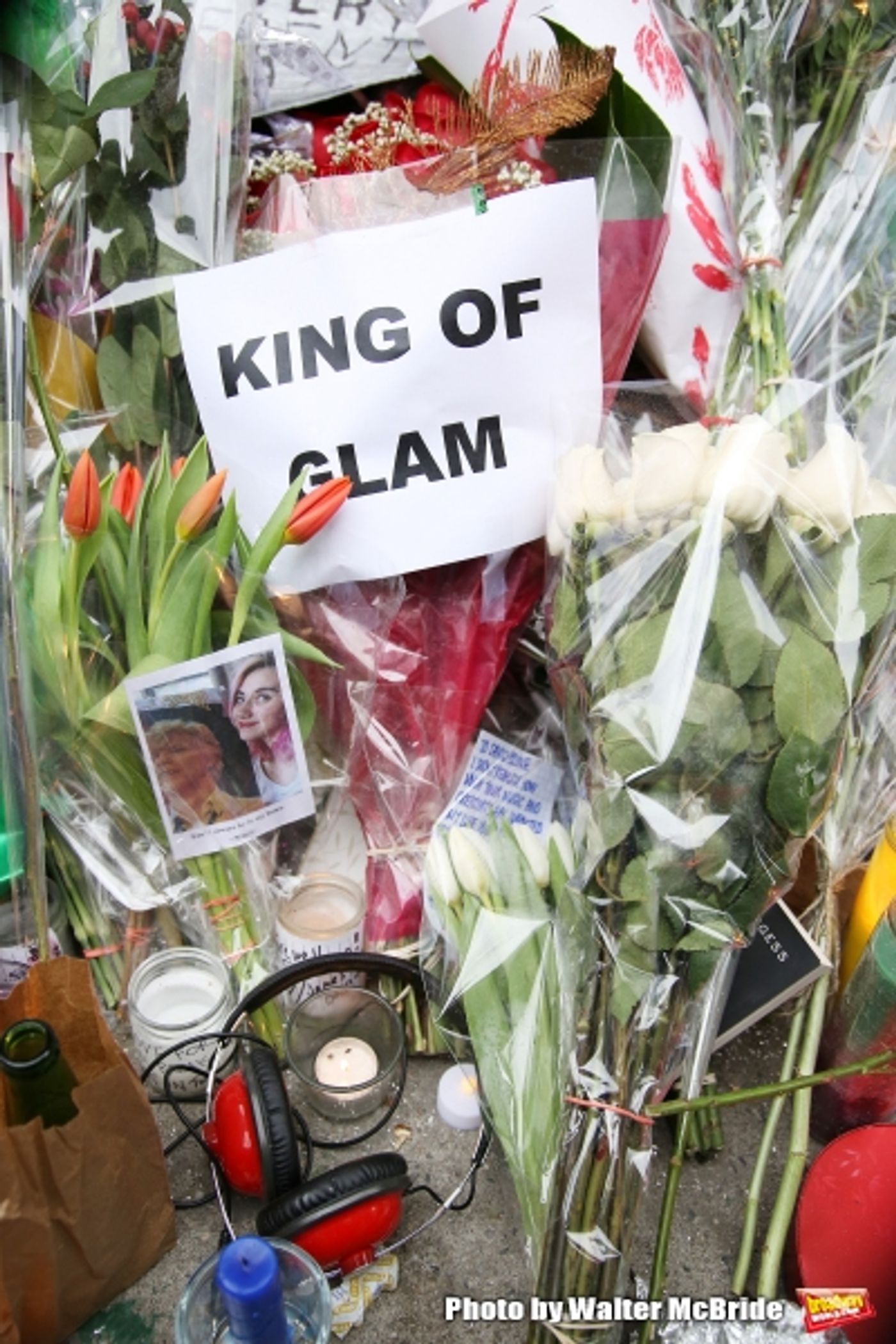 Photo Coverage: Fans Tribute David Bowie Outside of LAZARUS Photo Coverage: Fans Tribute David Bowie Outside of LAZARUS Image