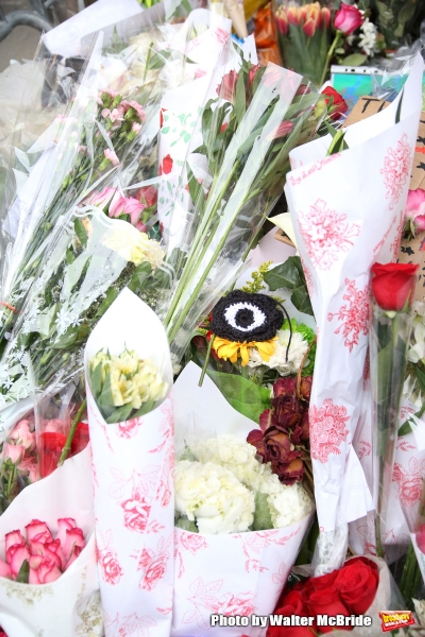 Photo Coverage: Fans Tribute David Bowie Outside of LAZARUS Photo Coverage: Fans Tribute David Bowie Outside of LAZARUS Image