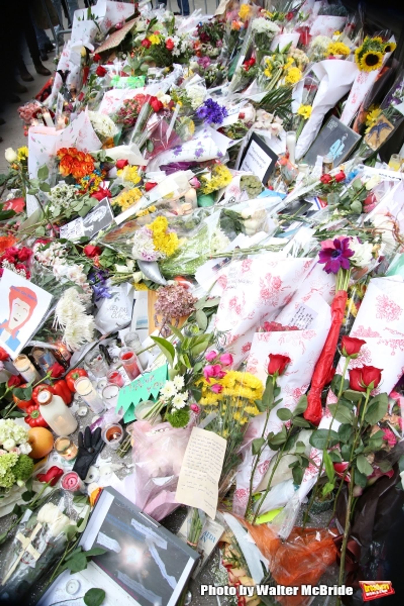 Photo Coverage: Fans Tribute David Bowie Outside of LAZARUS Photo Coverage: Fans Tribute David Bowie Outside of LAZARUS Image