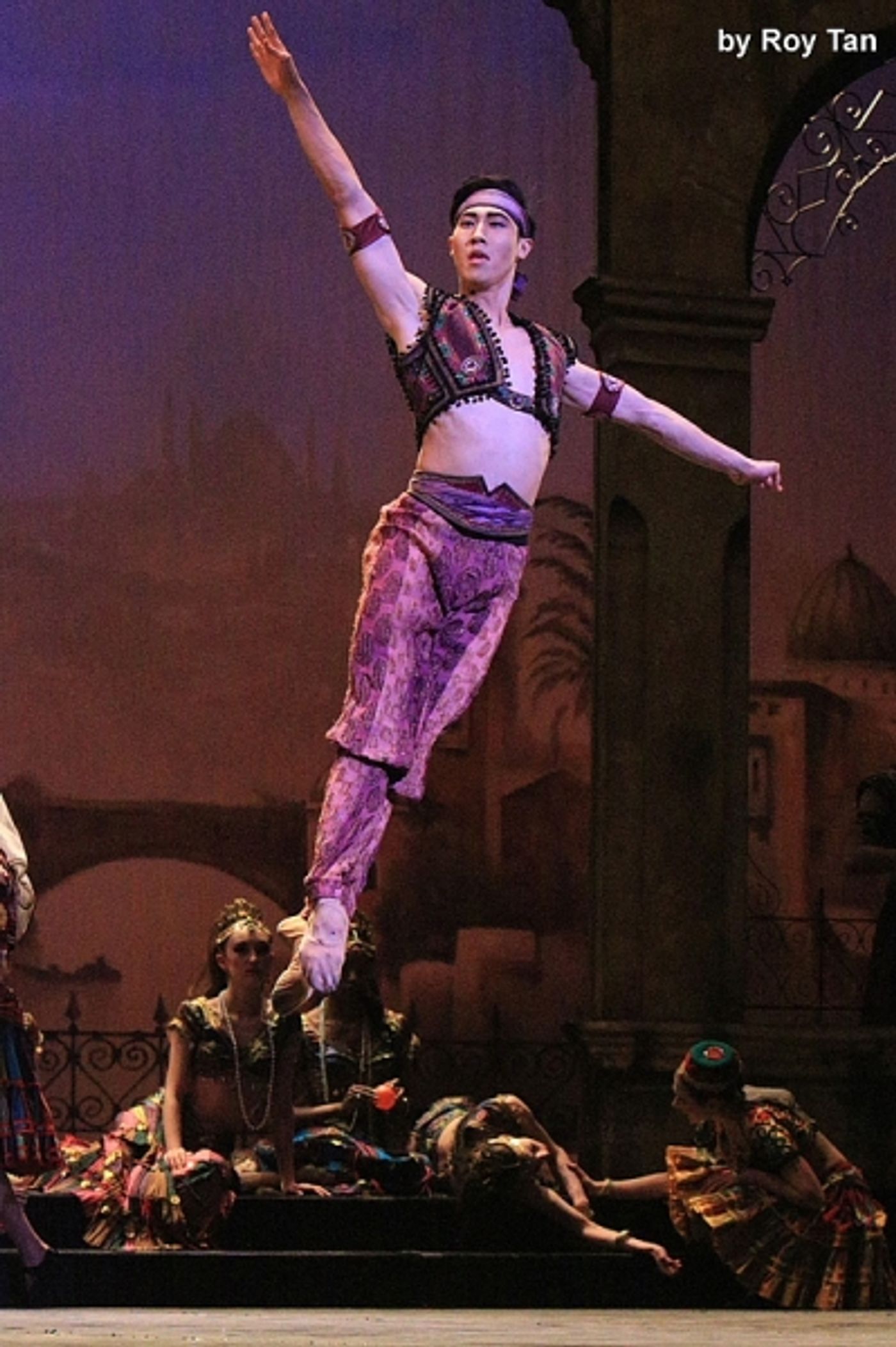 Photo Coverage: First Look at English National Ballet's LE CORSAIRE at London Coliseum  Image