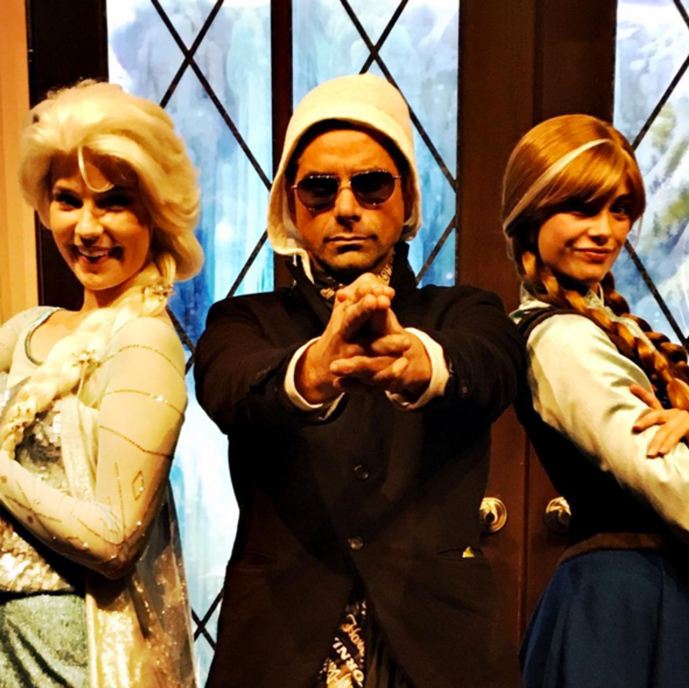 Photo: FREEZE! John Stamos Chills with FROZEN's Anna & Elsa  Image