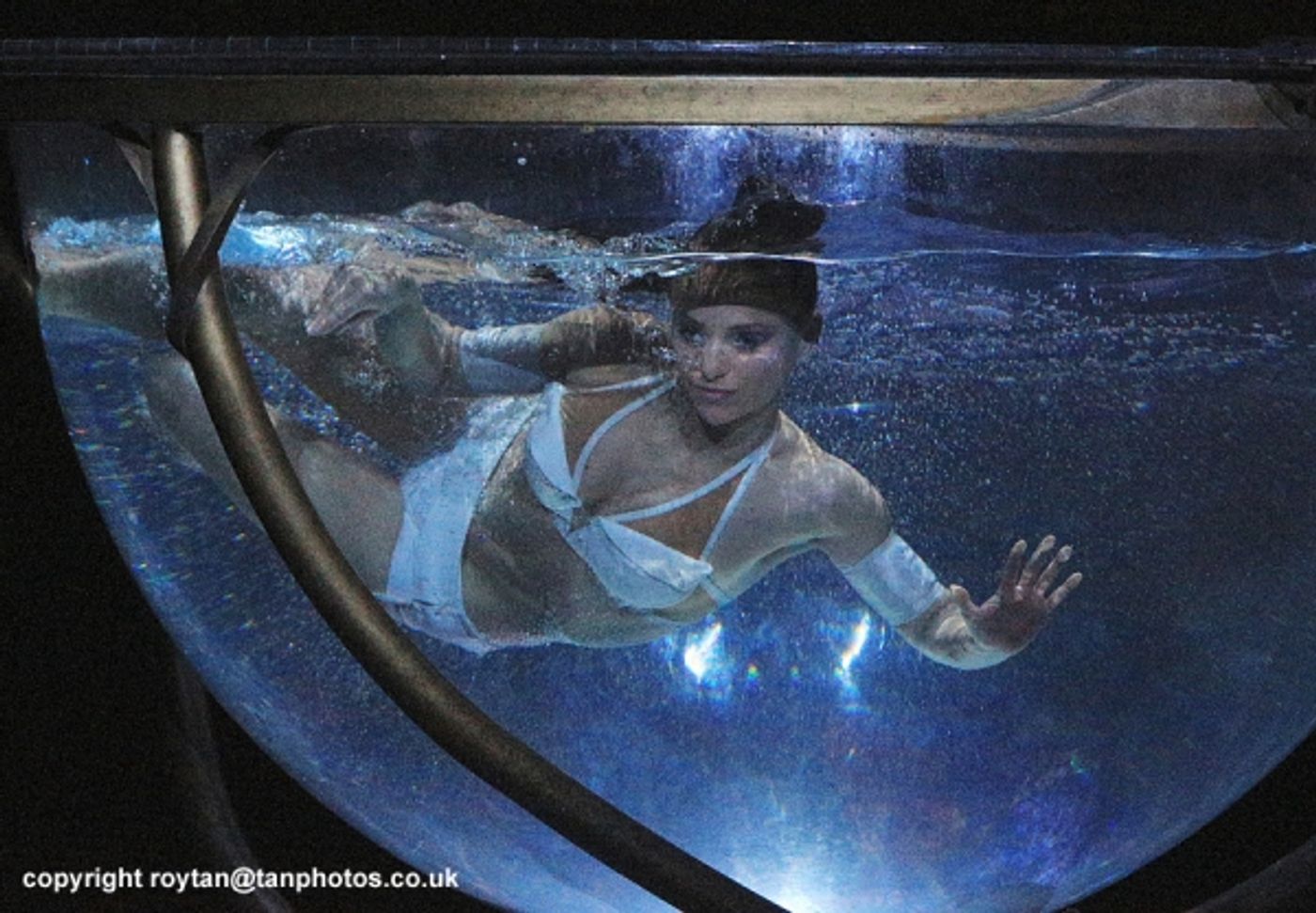 Photo Flash Exclusive: First Look at Cirque du Soleil's AMALUNA at Royal Albert Hall  Image