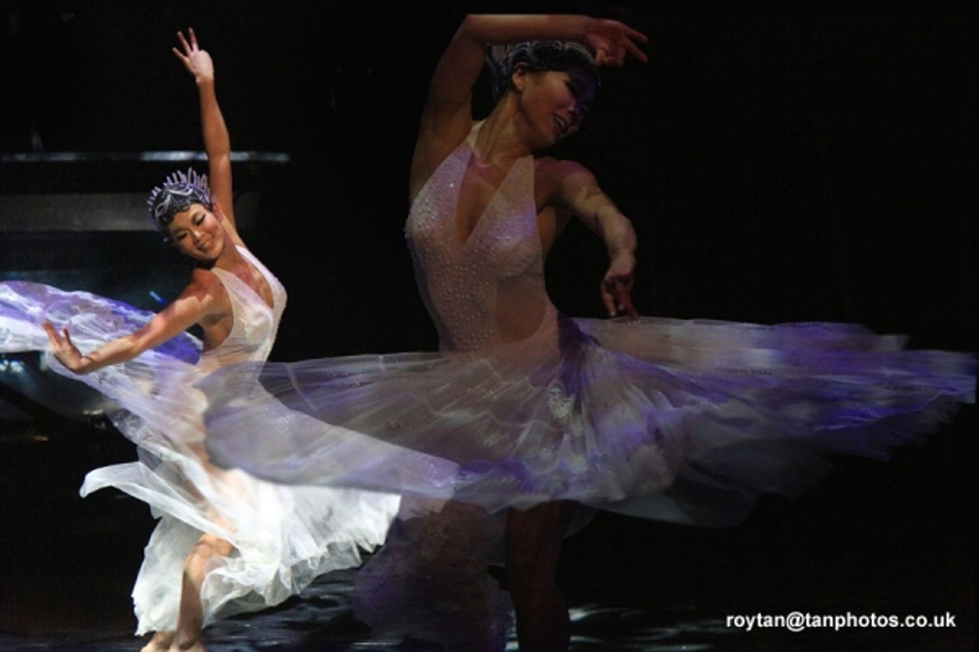 Photo Flash Exclusive: First Look at Cirque du Soleil's AMALUNA at Royal Albert Hall  Image