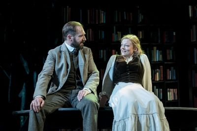 Ralph Fiennes, Sarah Snook Photo