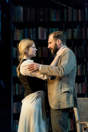 Sarah Snook, Ralph Fiennes Photo