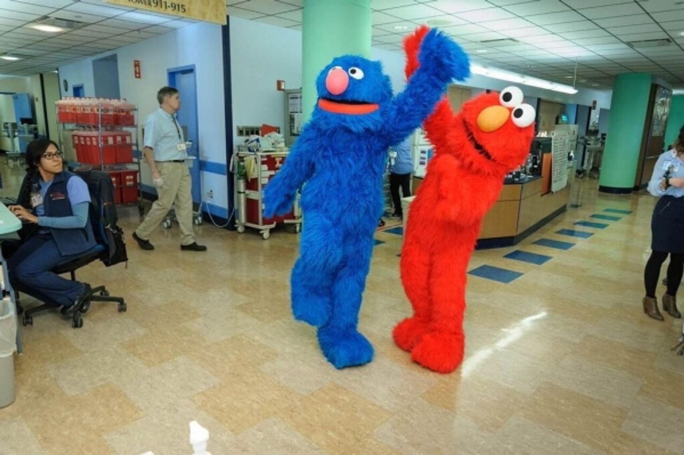 Photo Flash: SESAME STREET LIVE's Elmo & Grover Visit NewYork-Presbyterian Morgan Stanley Children's Hospital  Image
