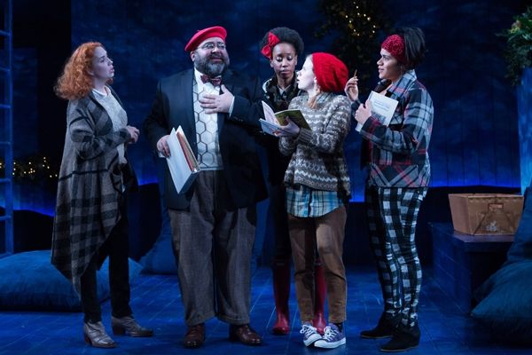 Peter Quince (Richard Ruiz) gives direction to his eager (l to r: Holly Twyford, Moni Photo