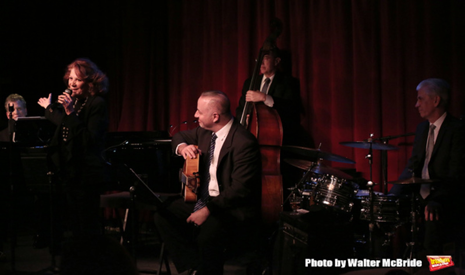 Photo Coverage: Linda Lavin Brings 'My First Farewell Concert' to Birdland — photo 28 of 43