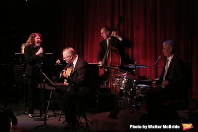 Linda Lavin with her band  Photo