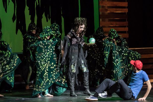 BIG FISH - Faith Conservatory - Las Vegas Witch (Taylor See) and Edward Bloom (Jackso Photo