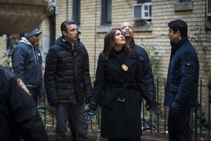 LAW & ORDER: SPECIAL VICTIMS UNIT -- ''Forty-One Witnesses'' Episode 1714 -- (l-r) Pe Photo