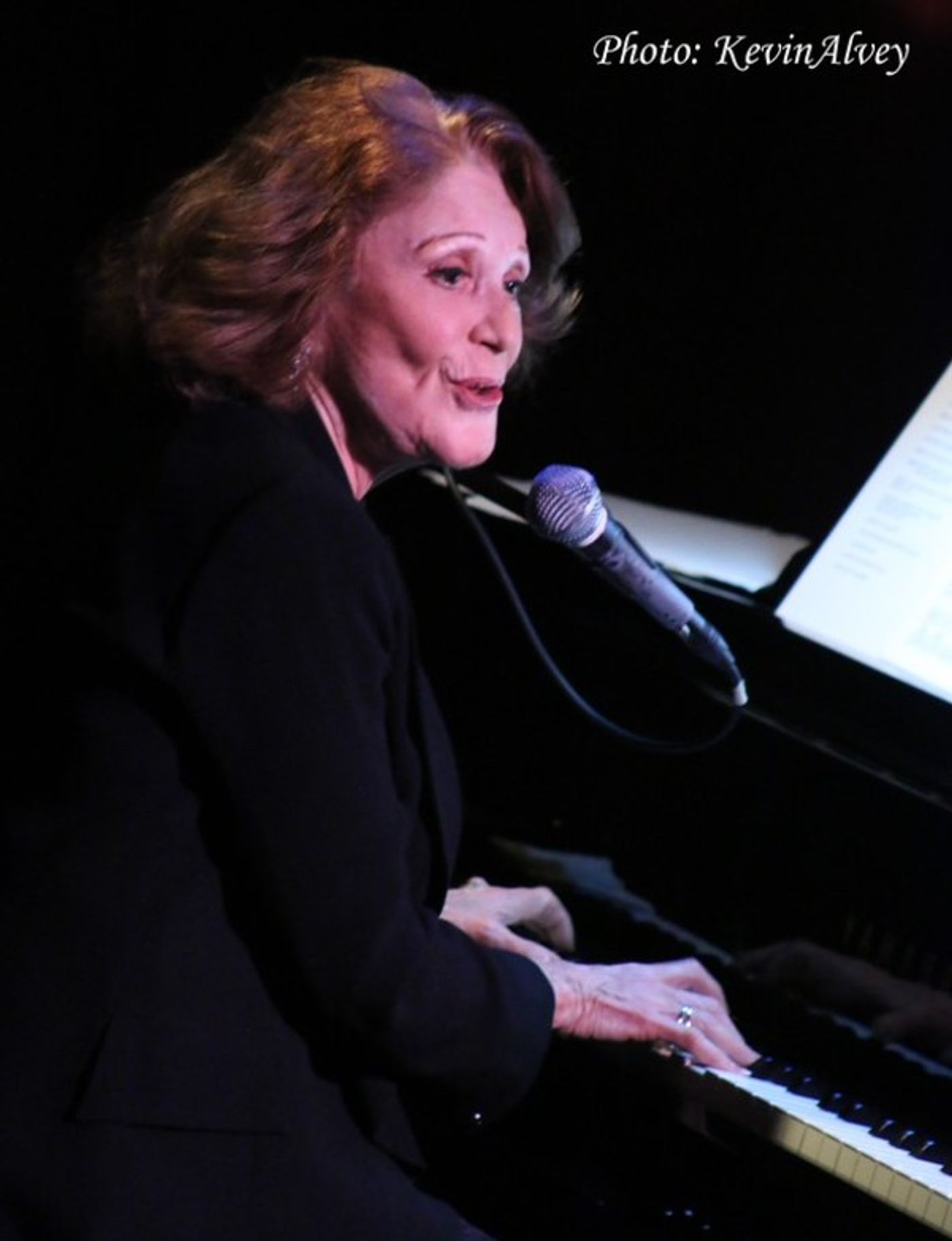 Photo Flash: Linda Lavin Plays Her 'FIRST FAREWELL CONCERT' at Birdland  Image
