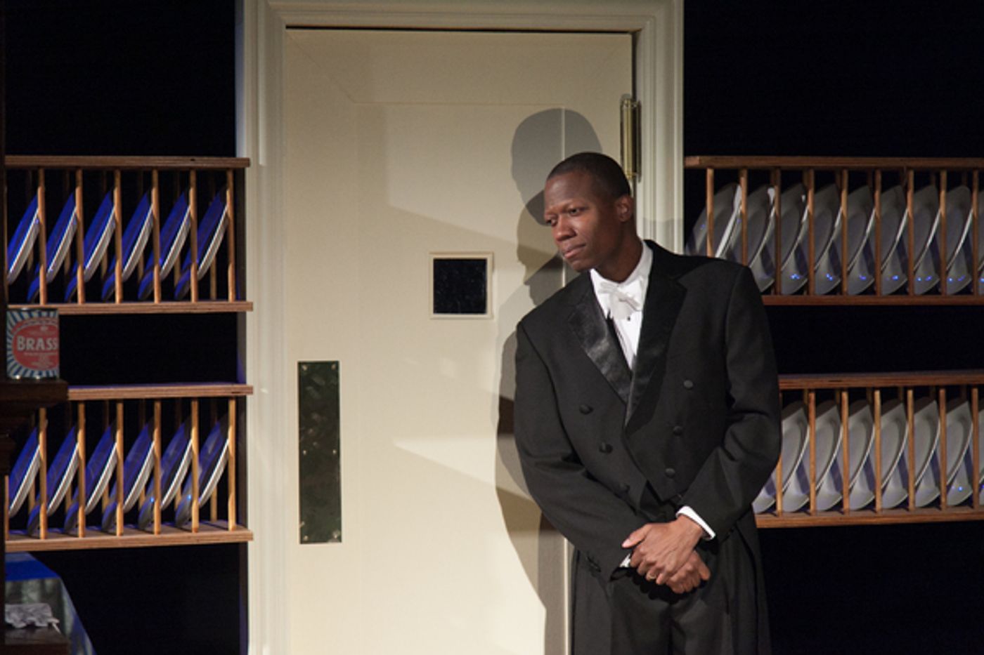 Photo Flash: First Look at LOOKING OVER THE PRESIDENT'S SHOULDER at American Blues Theater  Image