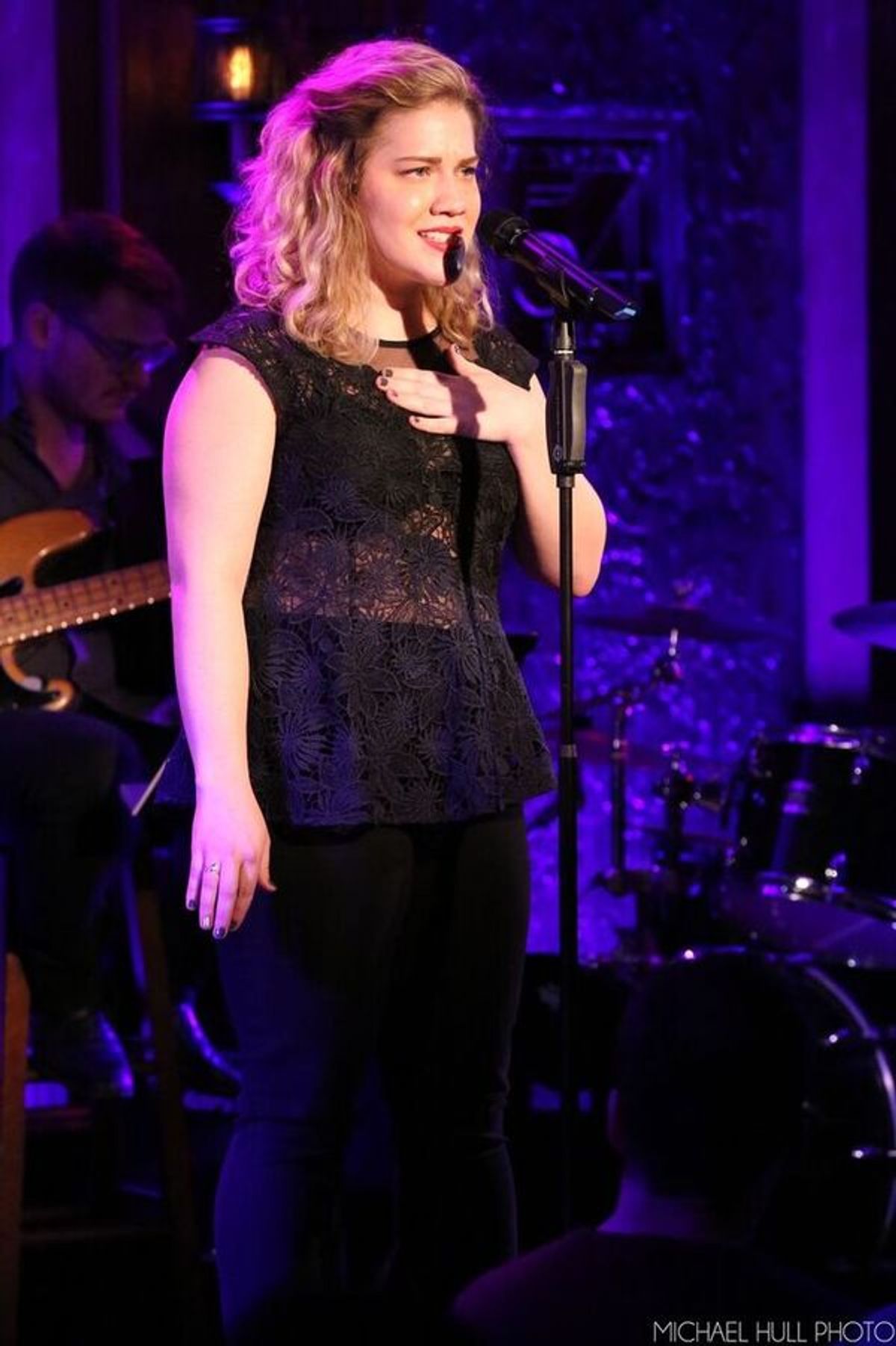 Jenyth Rosati singing 'Einstein' at 