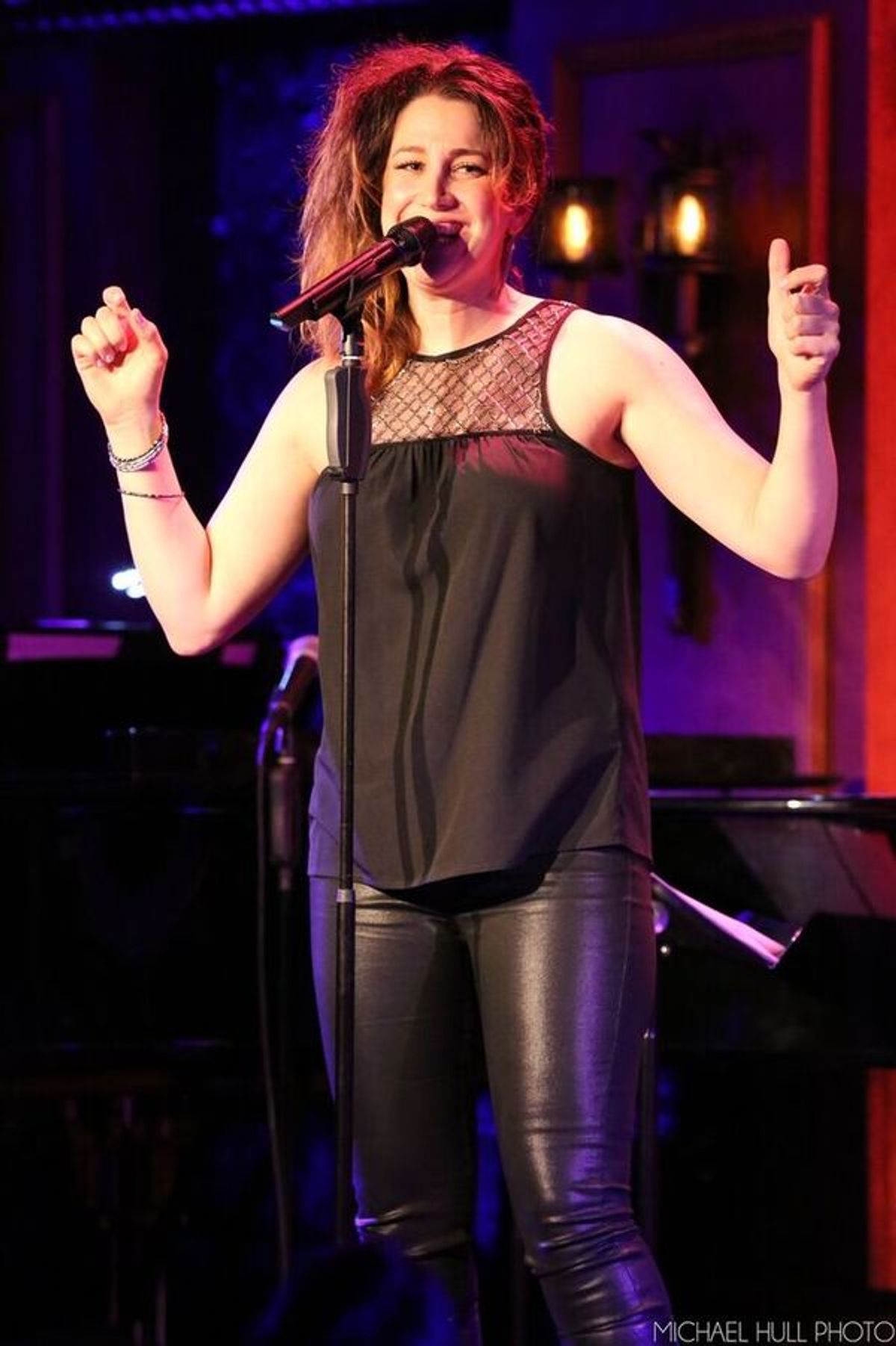 Natalie Weiss singing 'I Hate Myself For Losing You' at 