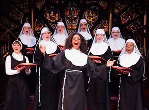 Lounge singer Deloris Van Cartier (Zuri Washington), center, teaches the nuns of Quee Photo