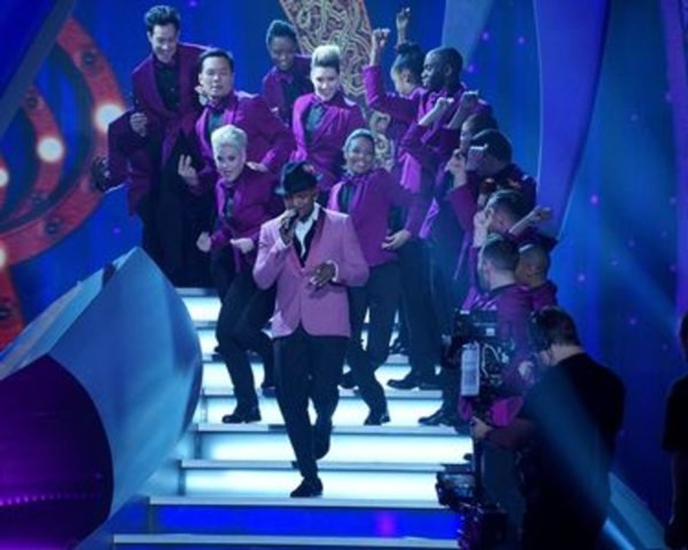 Photo Flash: First Look - Idina Menzel, Josh Gad & More on ABC's DISNEYLAND 60  Image