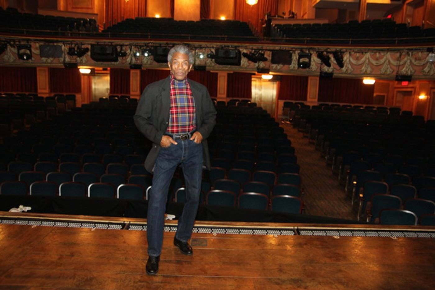 Photo Flash: Two-time Tony Nominee André De Shields Visits Broadway Cast of ALLEGIANCE Backstage  Image