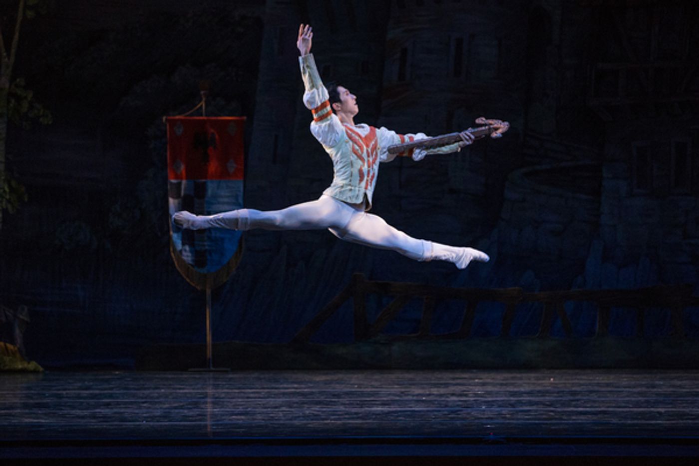 Photo Flash: First Look at Kansas City Ballet's SWAN LAKE, Opening Tonight Photo Flash: First Look at Kansas City Ballet's SWAN LAKE, Opening Tonight Image