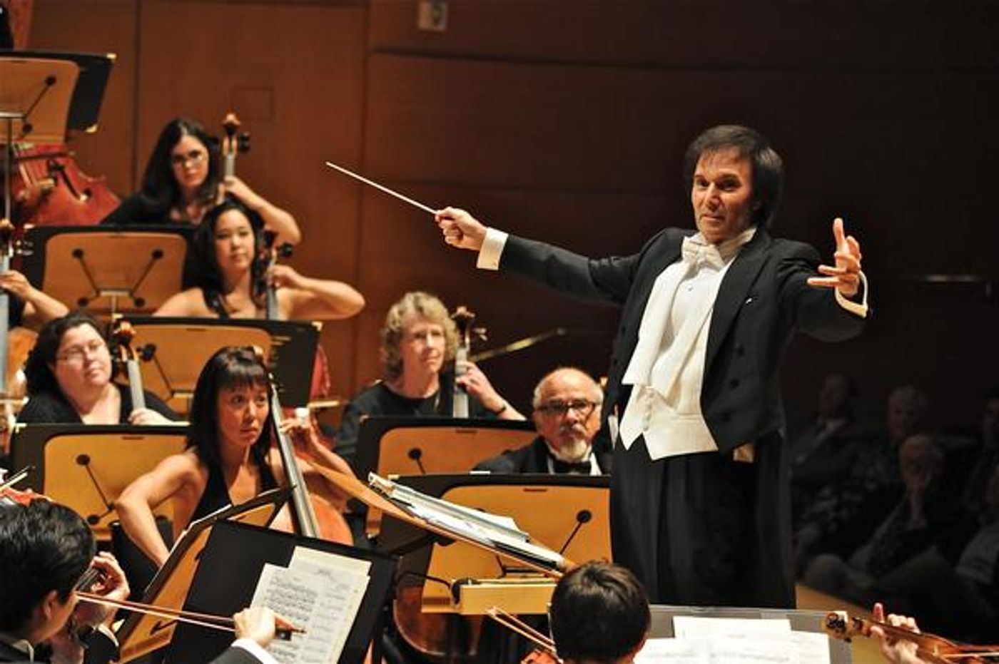 Photo Flash: LA Lawyers Philharmonic and Celebrity Guests Harmonize to Help Veterans and Homeless Families  Image