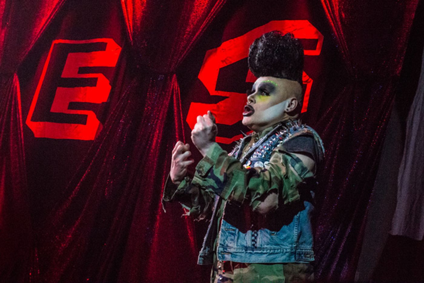 Photo Coverage: Inside Stadium Virginium V – GENERATION WEST Photo Coverage: Inside Stadium Virginium V – GENERATION WEST Image