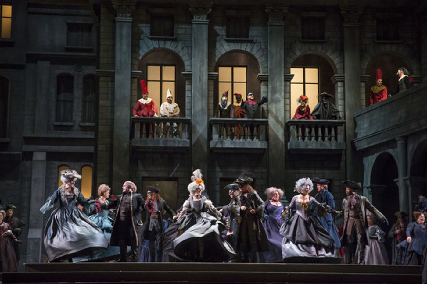 Photo Flash: First Look at Lyric Opera of Chicago's ROMEO AND JULIET, Helmed by Bartlett Sher  Image