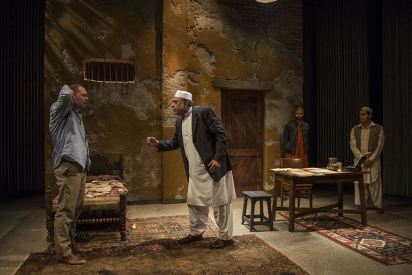 Photo Flash: First Look at Milwaukee Rep's THE INVISIBLE HAND  Image
