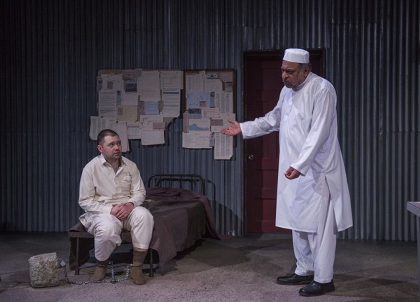 Photo Flash: First Look at Milwaukee Rep's THE INVISIBLE HAND  Image