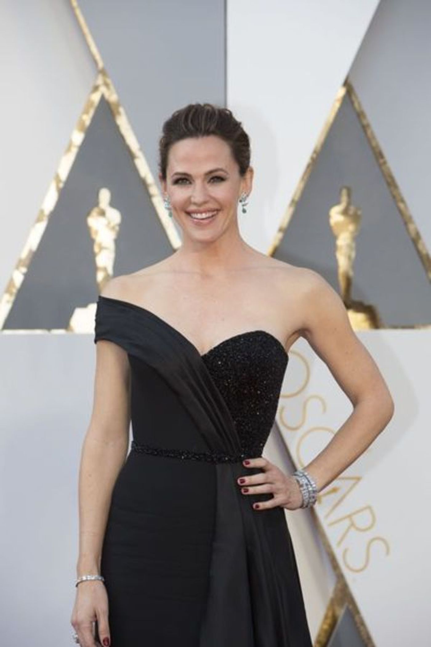 Photo Flash: Emily Blunt, Saoirse Ronan & More Grace OSCARS Red Carpet  Image