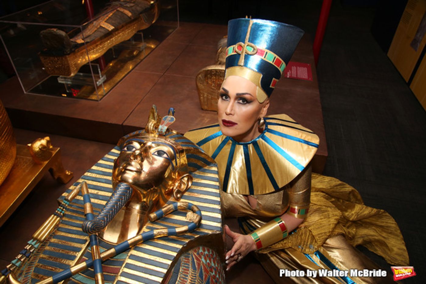 Photo Coverage: Gloria Gray Visits 'The Discovery of King Tut'  Image