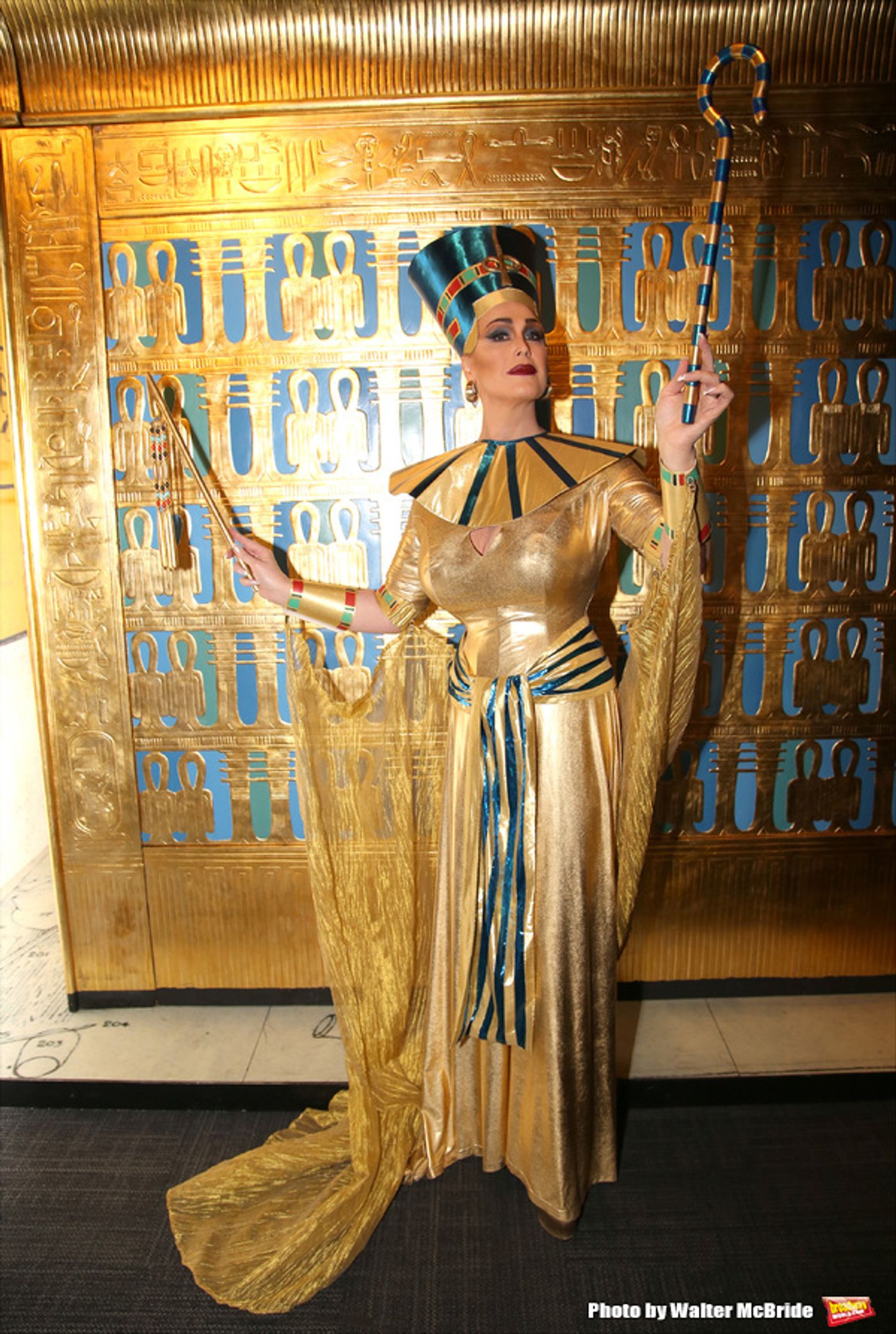 Photo Coverage: Gloria Gray Visits 'The Discovery of King Tut'  Image