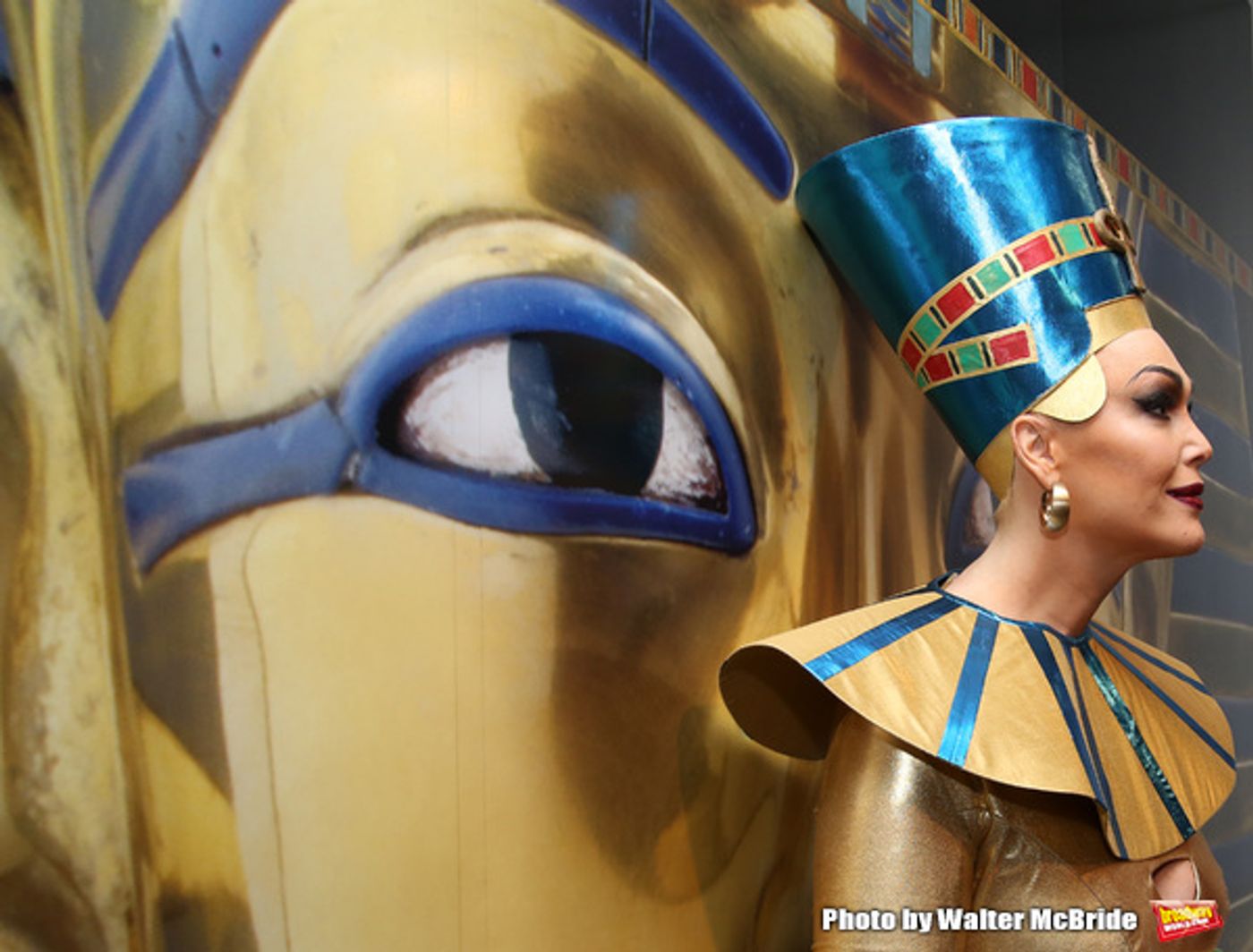 Photo Coverage: Gloria Gray Visits 'The Discovery of King Tut'  Image