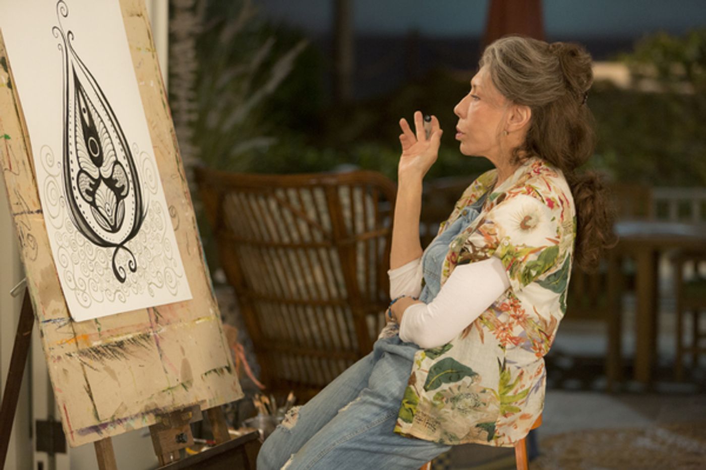 Photo Flash: Netflix Releases First Look Photos for Season 2 of GRACE AND FRANKIE Photo Flash: Netflix Releases First Look Photos for Season 2 of GRACE AND FRANKIE Image