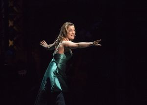 Laura Michelle Kelly Photo