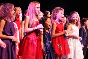 Scarlet Spencer, Emilie LaFontaine, Sophie Nack, Lilly Mae Stewart, Peyton Ella @ BroadwayWorld Scarlet Spencer, Emilie LaFontaine, Sophie Nack, Lilly Mae Stewart, Peyton Ella Photo
