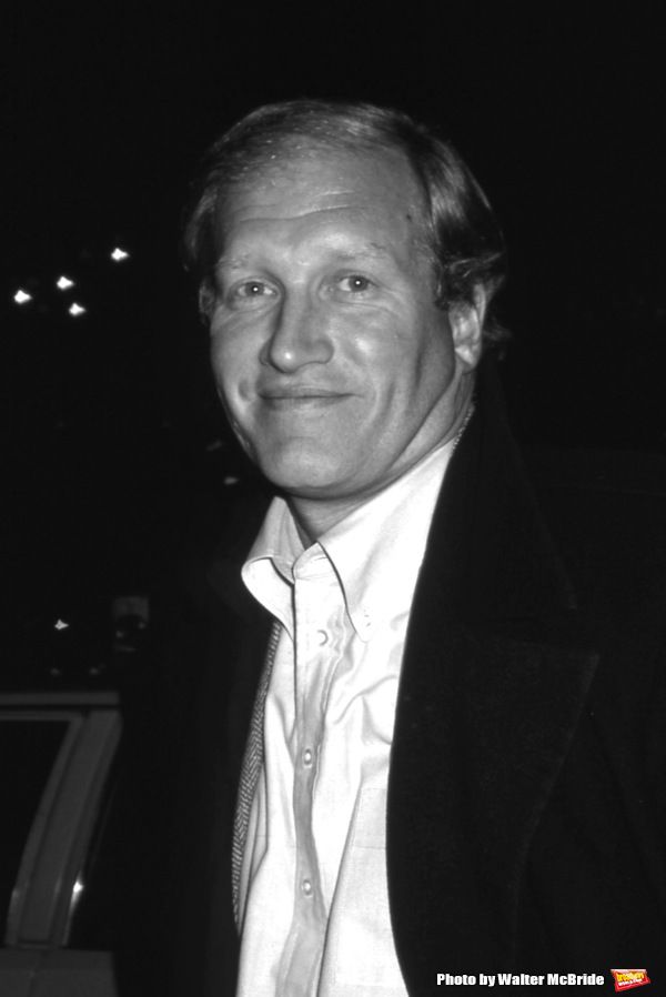 Ken Howard attends a play on February 8, 1982 in New York City. Photo
