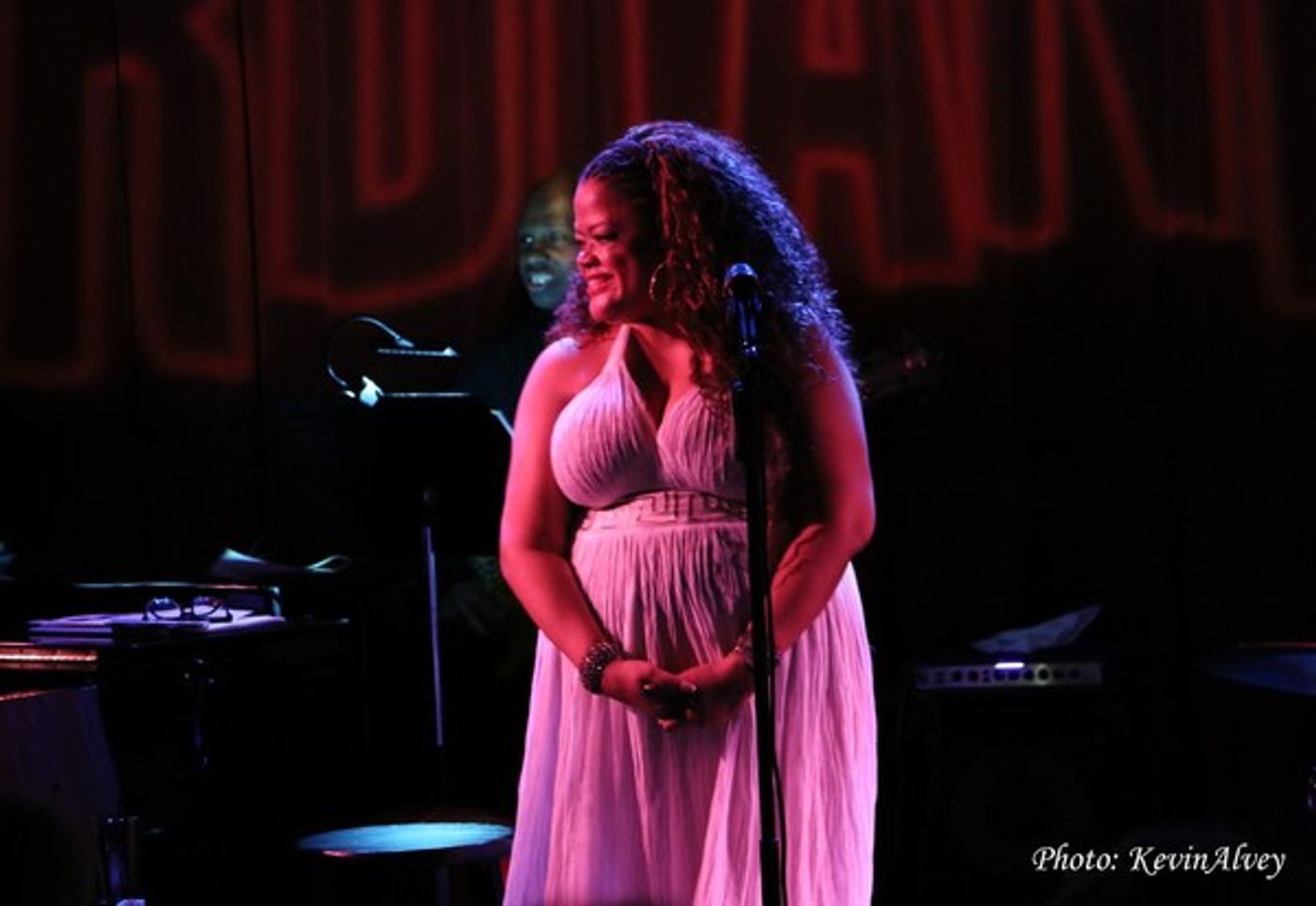 Photo Flash: Natalie Douglas Celebrates New CD HUMAN HEART at Birdland  Image