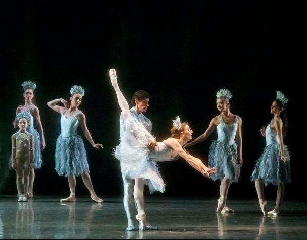 Photo Flash: MCB's A MIDSUMMER NIGHT'S DREAM Features Michele Oka Doner's Ocean-Inspired Costumes  Image