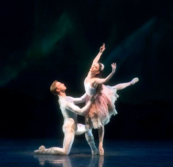 Photo Flash: MCB's A MIDSUMMER NIGHT'S DREAM Features Michele Oka Doner's Ocean-Inspired Costumes  Image