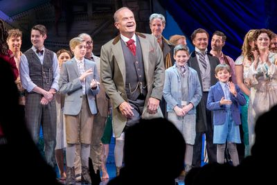 Kelsey Grammer and the cast of FINDING NEVERLAND Photo