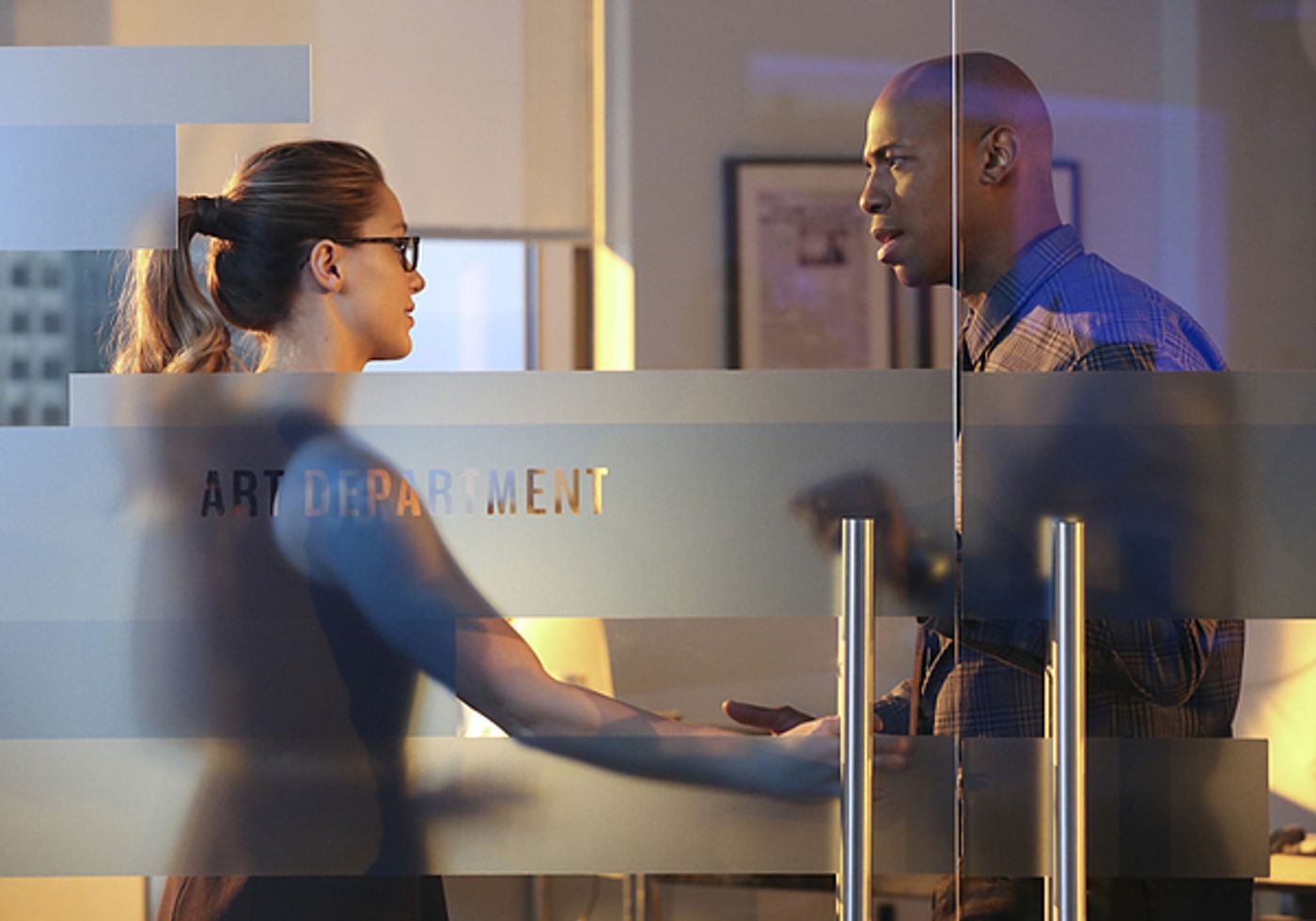 Photo Flash: SUPERGIRL Risks Everything in Season One Finale! Photo Flash: SUPERGIRL Risks Everything in Season One Finale! Image