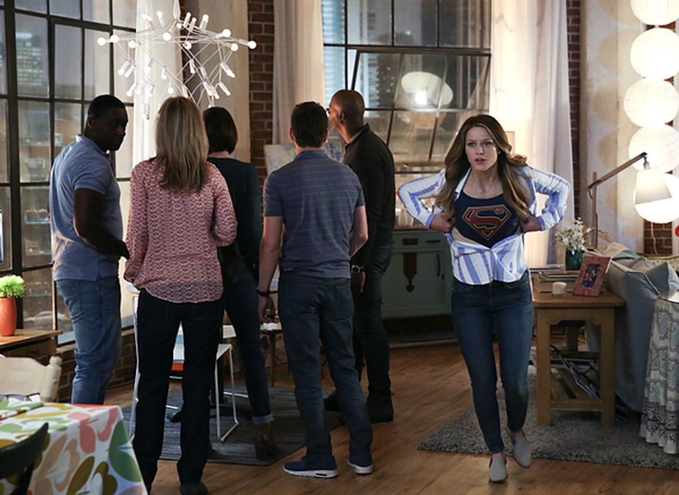 Photo Flash: SUPERGIRL Risks Everything in Season One Finale! Photo Flash: SUPERGIRL Risks Everything in Season One Finale! Image