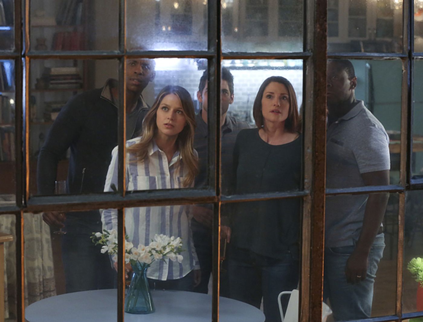 Photo Flash: SUPERGIRL Risks Everything in Season One Finale! Photo Flash: SUPERGIRL Risks Everything in Season One Finale! Image